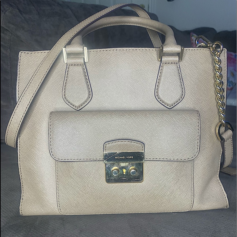 MICHAEL KORS Bridgette Medium Saffiano Leather Tote 💕